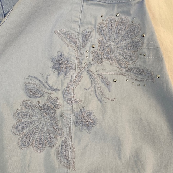 Gloria Vanderbilt Baby Blue Capris with Embroidery Size 12 - Picture 3 of 11